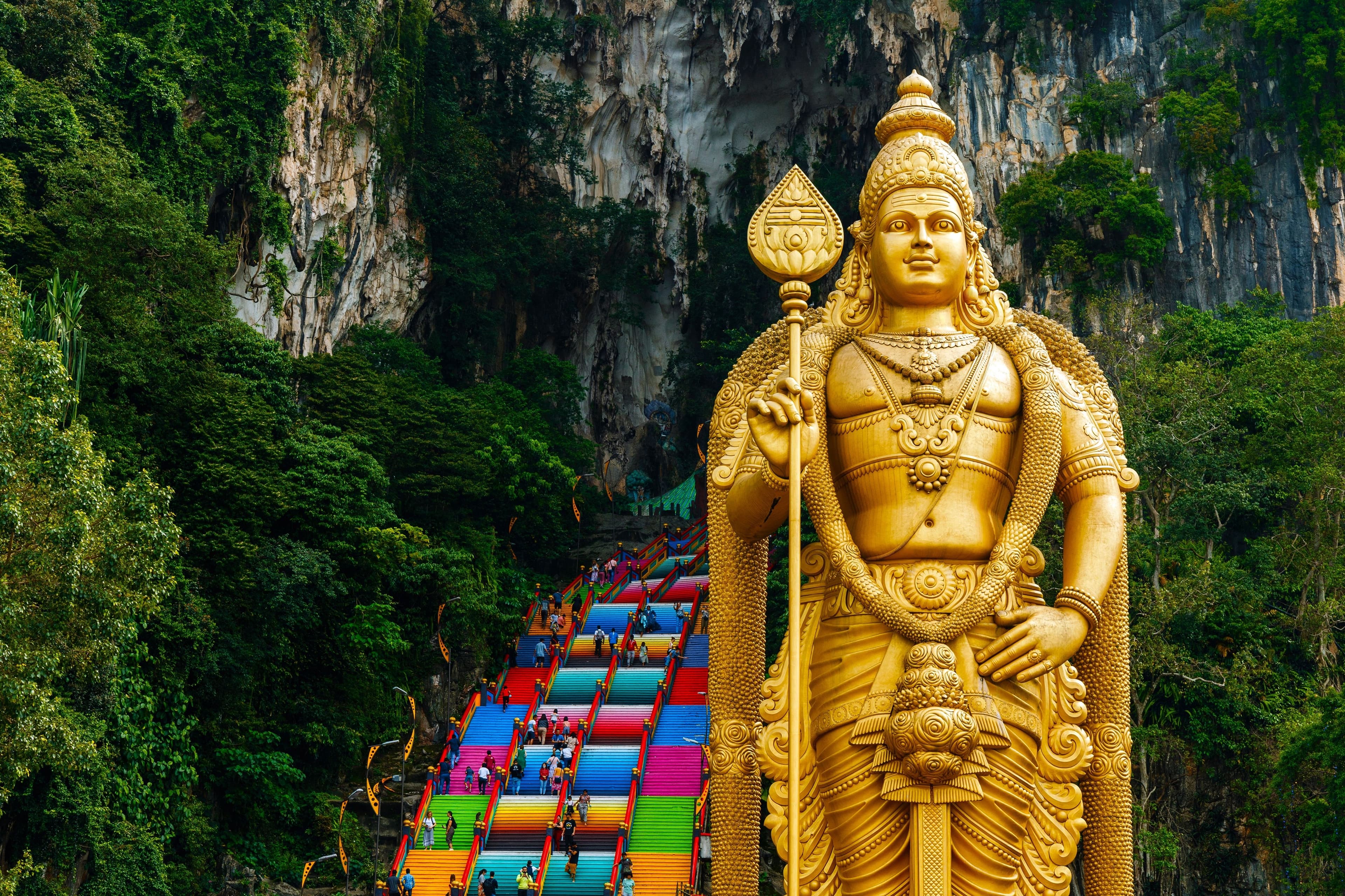 Batu Caves – Where Culture Meets Colour: A Travel & Photography Guide